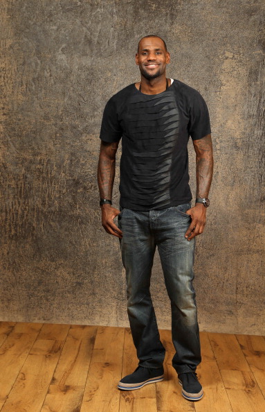 廷贝尔重返赛场，成为阿森纳后防核心，黄牌隐忧悄然逼近